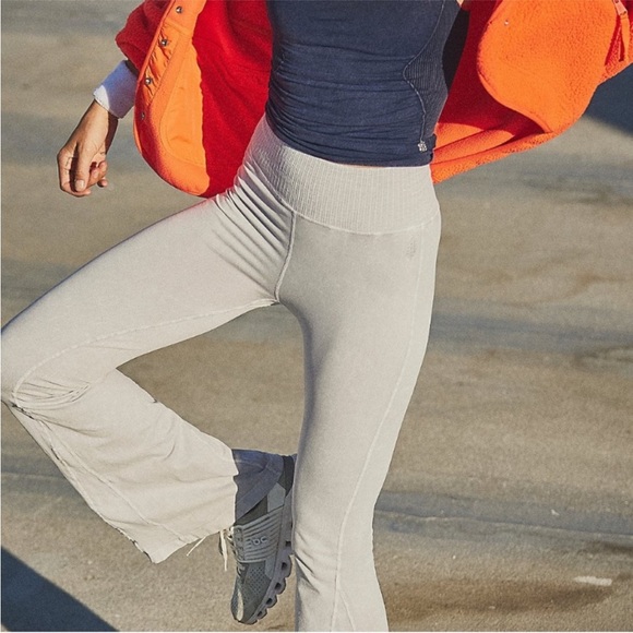 NWOT Free People Good Karma Flare Leggings. Ice Gray XS/S (0-6) - Picture 6 of 6
